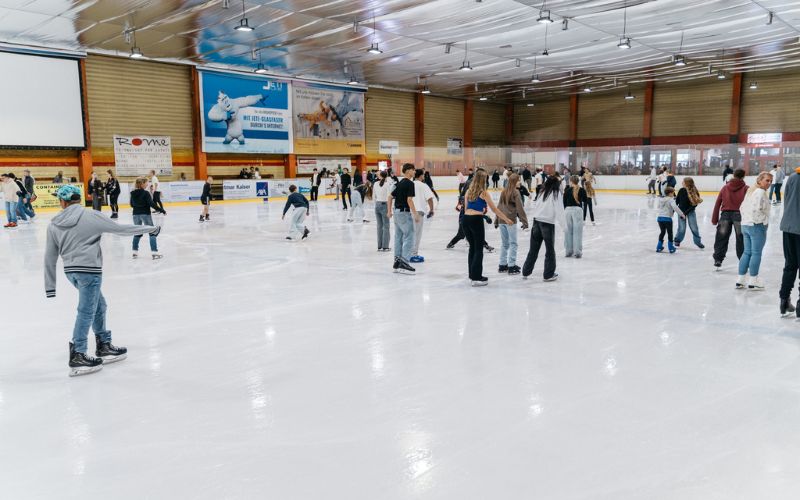 Öffnungszeiten und Preise im ICEDOME