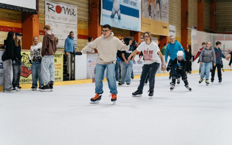 Eislaufen im ICEDOME Beitragsbild